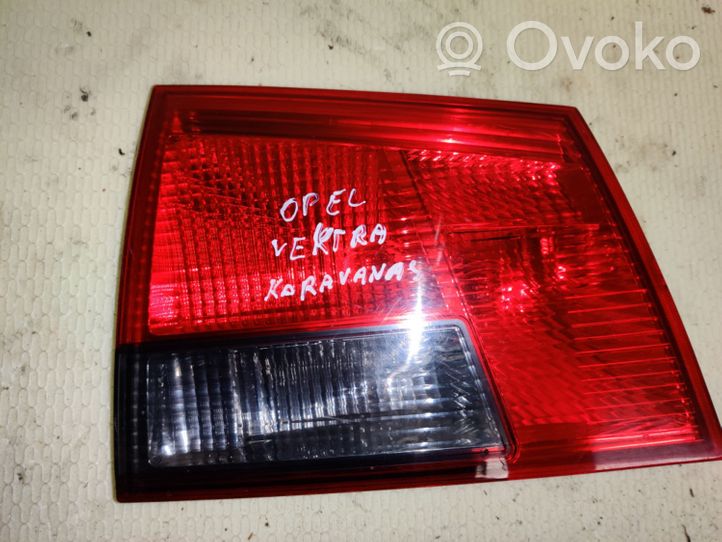 Opel Vectra C Lampy tylnej klapy bagażnika 13184024L