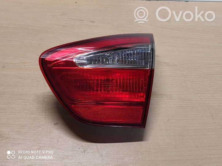 KIA Rio Lampy tylnej klapy bagażnika 924021W2