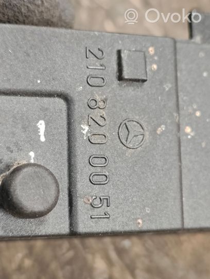 Mercedes-Benz E W210 Przełączniki podgrzewania foteli 2108200051