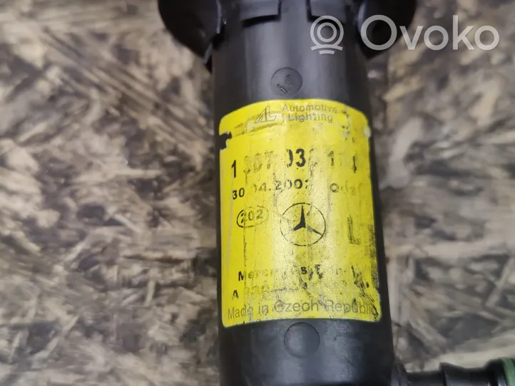 Mercedes-Benz SL AMG R230 Difusor de agua regadora de faro delantero A2308600247