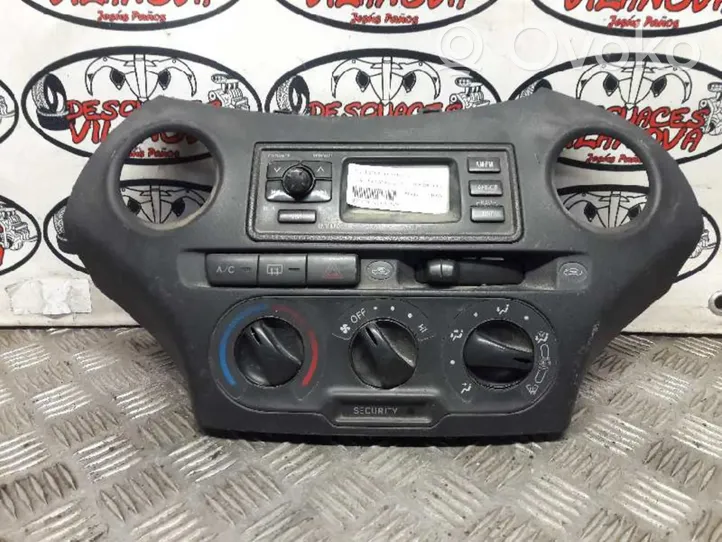 Toyota Yaris Unità principale autoradio/CD/DVD/GPS 