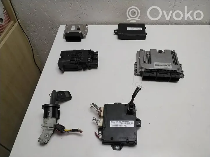 Opel Vivaro Engine ECU kit and lock set 237106626R