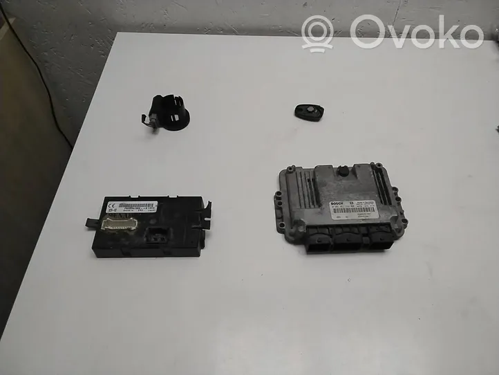 Opel Vivaro Komputer / Sterownik ECU i komplet kluczy 8200391957