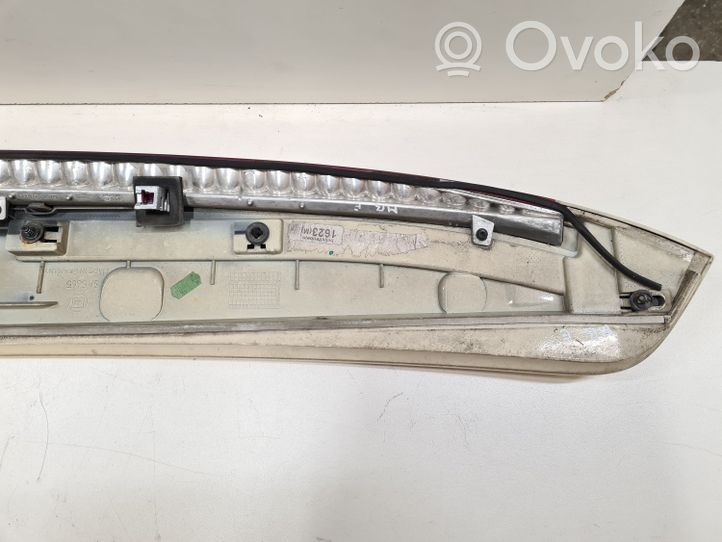 Mercedes-Benz E W211 Luce d’arresto centrale/supplementare A2117900388