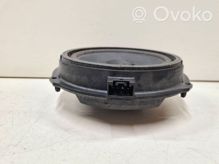 Ford Focus Enceinte de porte arrière 3M5T18808CE