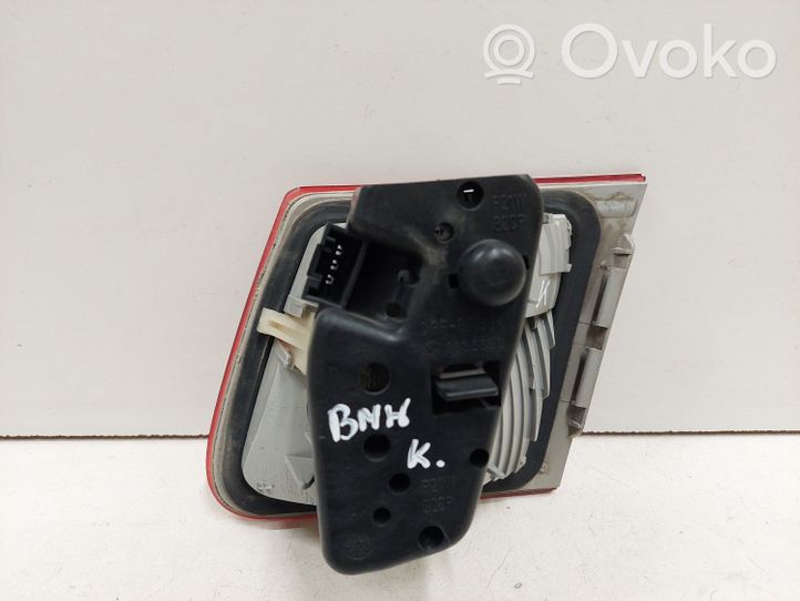 BMW 3 E46 Lampy tylnej klapy bagażnika 6907937