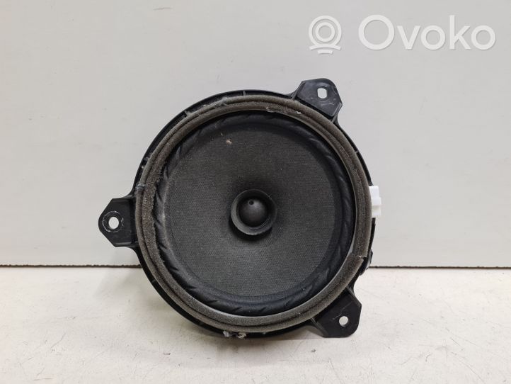 Toyota Corolla Verso AR10 Enceinte de porte arrière 861600D190