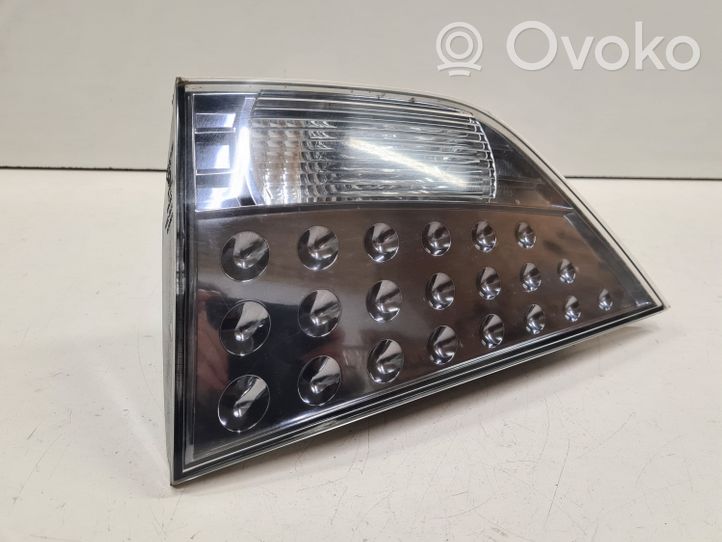 Mitsubishi Outlander Lampy tylnej klapy bagażnika 1146356R