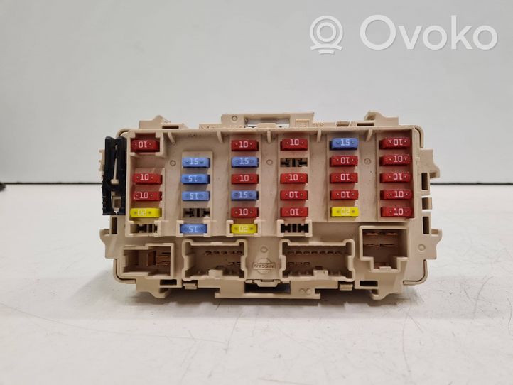 Nissan X-Trail T30 Module de fusibles 2523079981