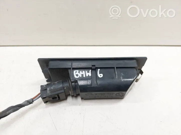 BMW 6 E63 E64 Lampa oświetlenia tylnej tablicy rejestracyjnej 7165735