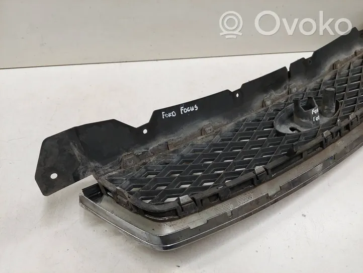 Ford Focus Maskownica / Grill / Atrapa górna chłodnicy 4M518C436B