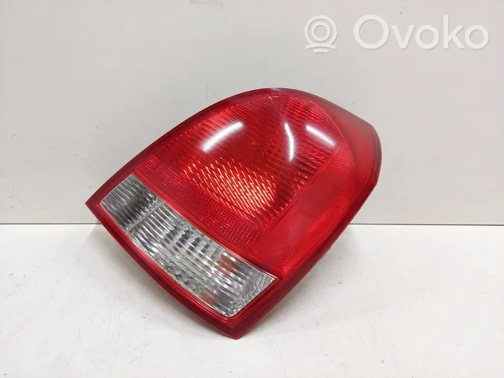 Hyundai Elantra Rear/tail lights 924022D0