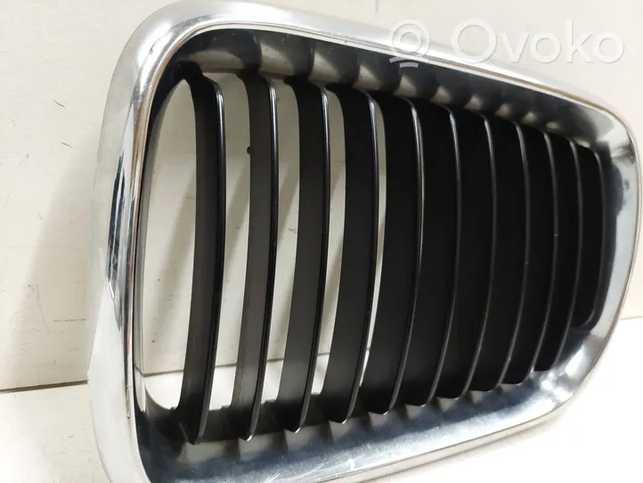 BMW 3 E36 Maskownica / Grill / Atrapa górna chłodnicy 51138195093