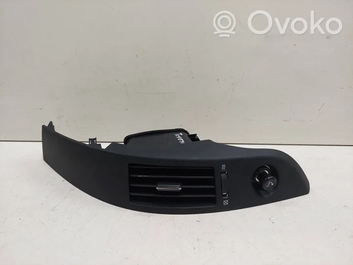 Toyota Corolla Verso E121 Dash center air vent grill 5568064010