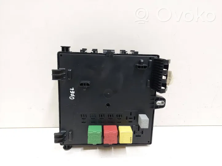 Opel Vectra C Módulo de fusible 13170890