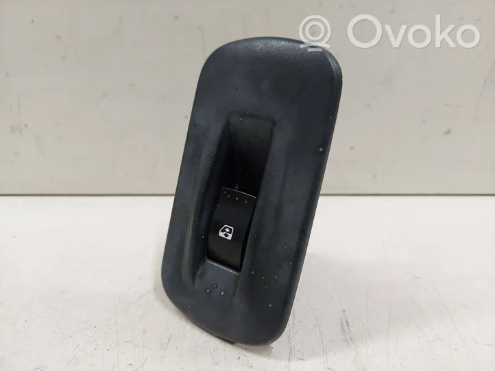 Renault Trafic II (X83) Electric window control switch 8200011870