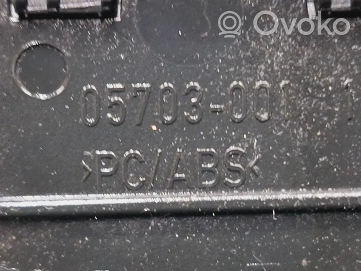 Volkswagen PASSAT B6 Sānu gaisa režģis 05703001