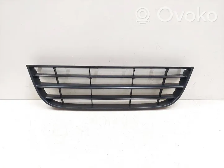 Volkswagen Polo IV 9N3 Kratka dolna zderzaka przedniego 6Q0853677B