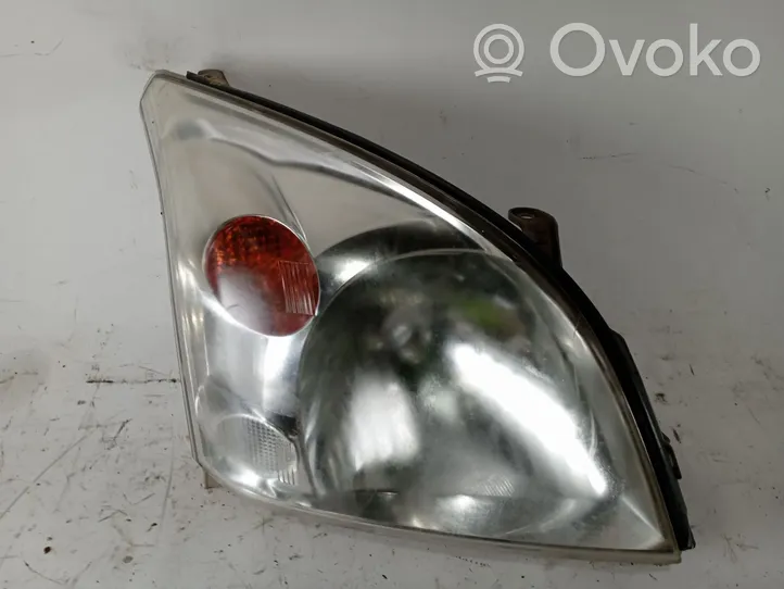 Toyota Land Cruiser (J200) Lampa przednia 811306A231