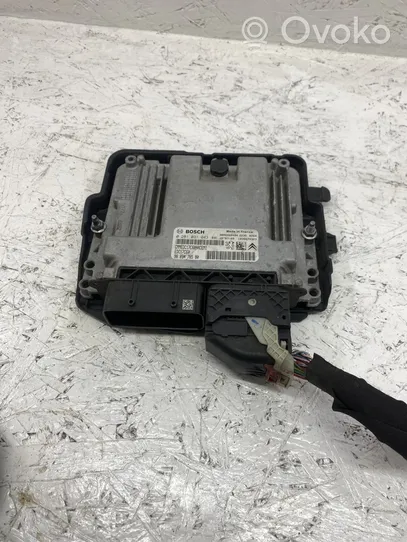 Citroen C4 Cactus Calculateur moteur ECU 0281031043