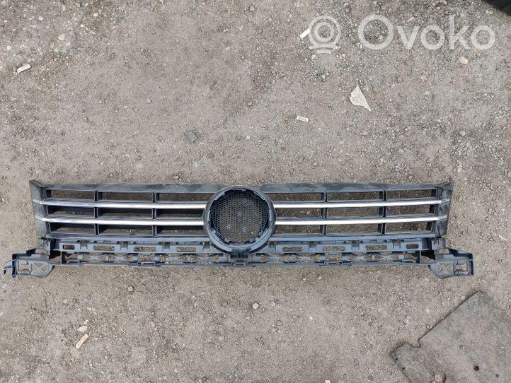 Volkswagen Touran II Front bumper upper radiator grill 