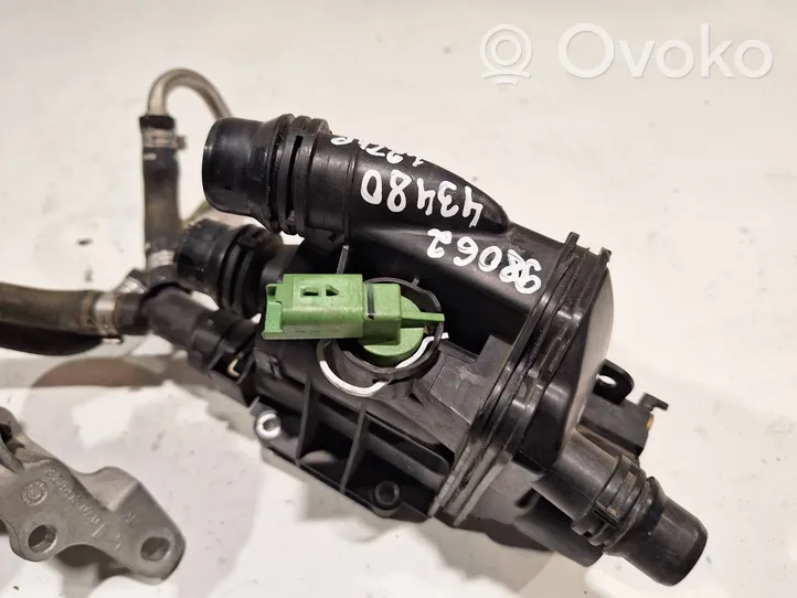 Citroen C3 Obudowa termostatu 9806243480