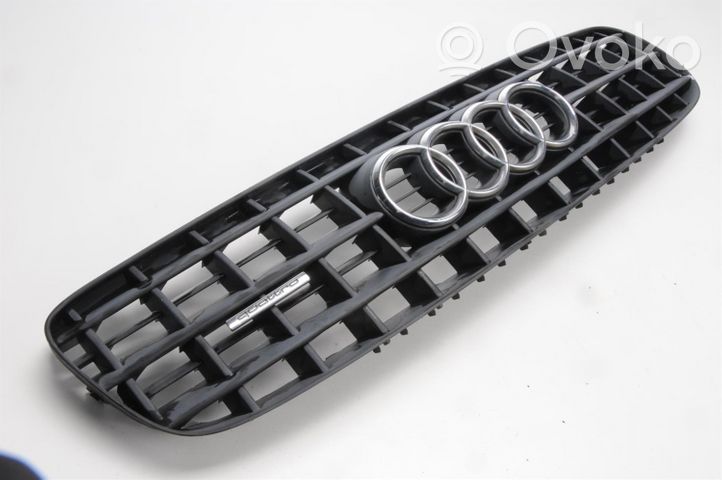 Audi TT TTS Mk2 Āķa dekoratīvais vāks (bamperī) 8N0853653B