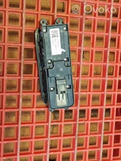 Volvo S60 Electric window control switch 31343101