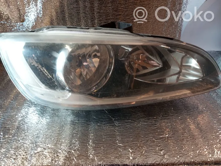 Volvo S60 Передняя фара 31358100