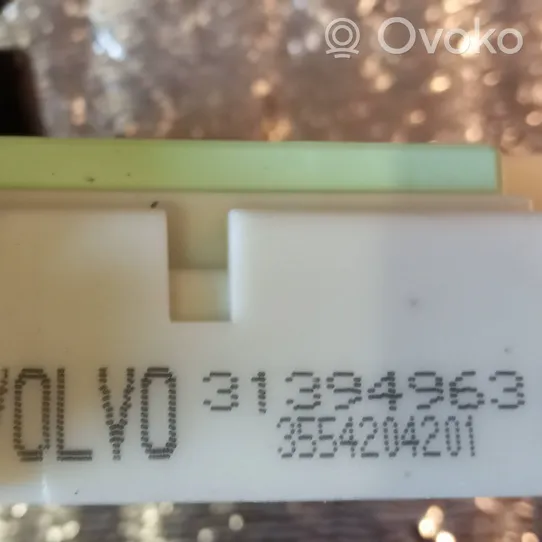 Volvo V40 Ramka / Moduł bezpieczników 31394963