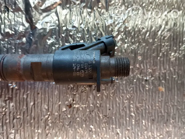 Volvo V70 Injecteur de carburant 31303238