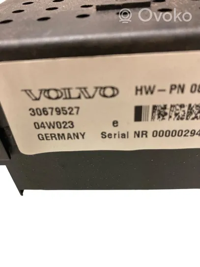 Volvo XC70 Ramka / Moduł bezpieczników 30679527