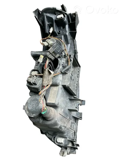 Volvo XC70 Lampa przednia 30698836