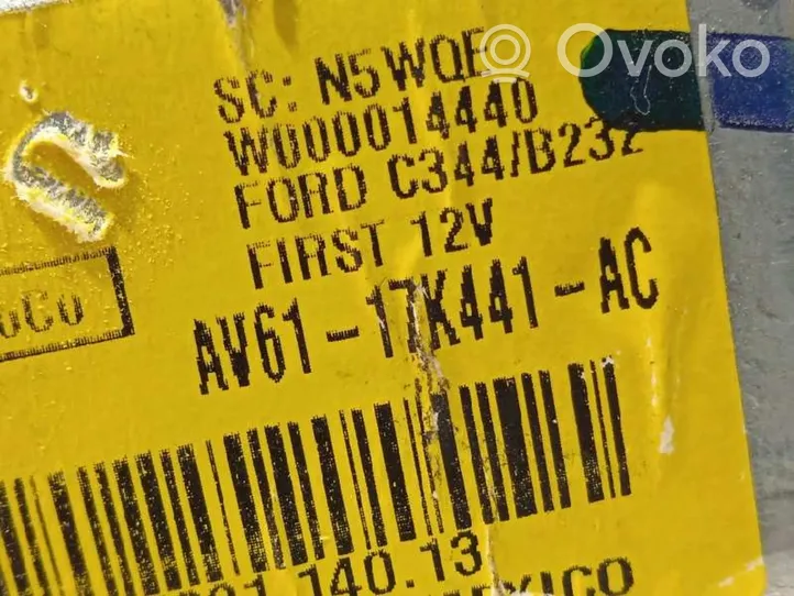 Ford B-MAX Silniczek wycieraczki szyby tylnej AV6117K441AC