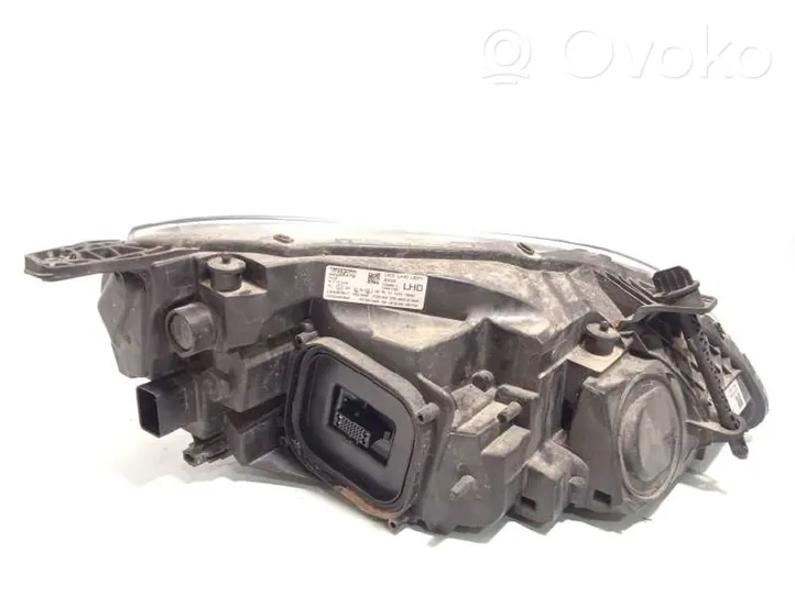 Volvo V40 Lampa przednia 32228479