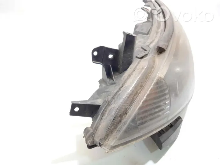 Mitsubishi Grandis Lampa przednia 8301A563