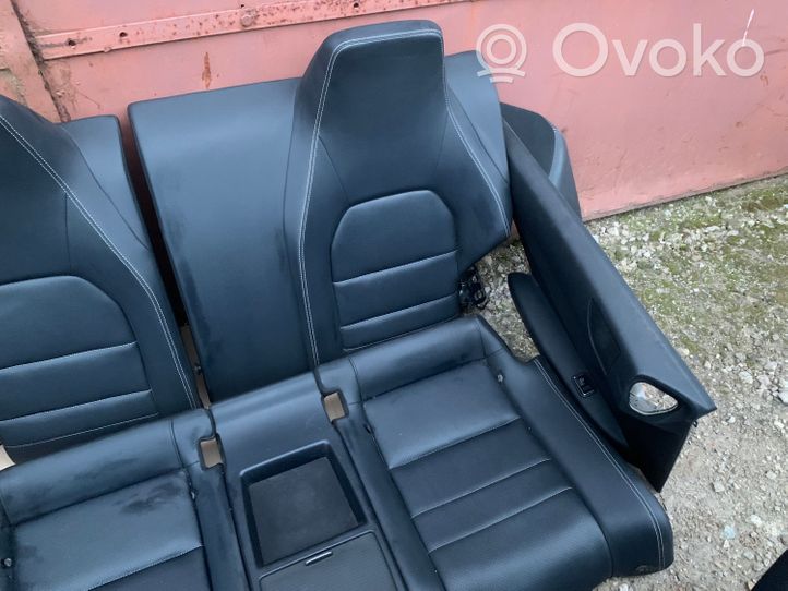 Mercedes-Benz E C207 W207 Sėdynių / durų apdailų komplektas 