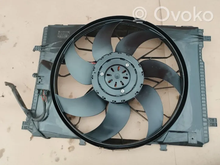 Mercedes-Benz E AMG W212 Ventilatore di raffreddamento elettrico del radiatore A2045400788