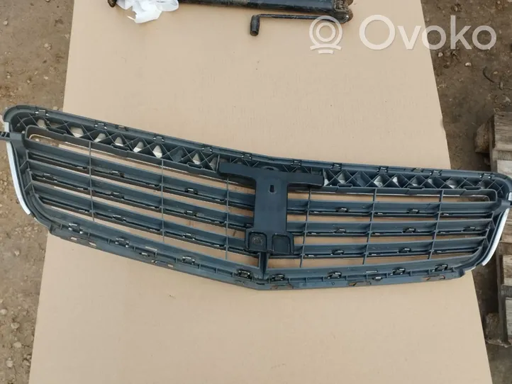 Mercedes-Benz C W204 Maskownica / Grill / Atrapa górna chłodnicy 2048801283