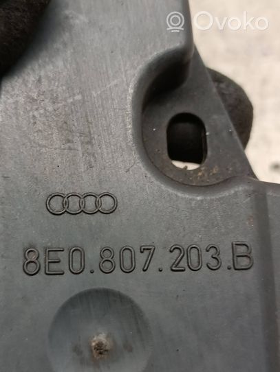 Audi A4 S4 B7 8E 8H Support de montage de pare-chocs avant 8E0807203B