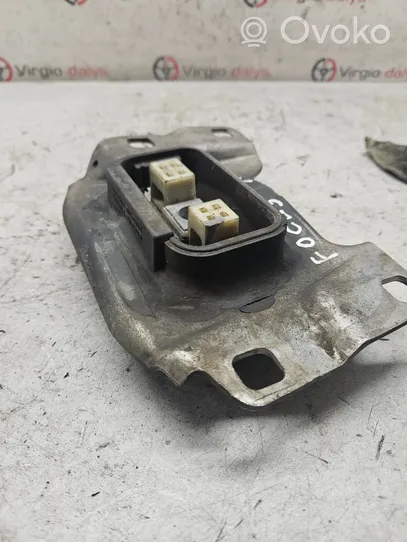 Ford Focus Supporto della scatola del cambio V617M121