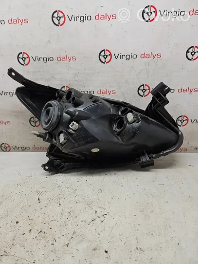 Toyota Aygo AB10 Lampa przednia 811500H020