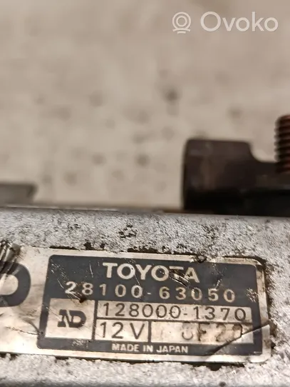 Toyota Avensis T270 Rozrusznik 2810063050