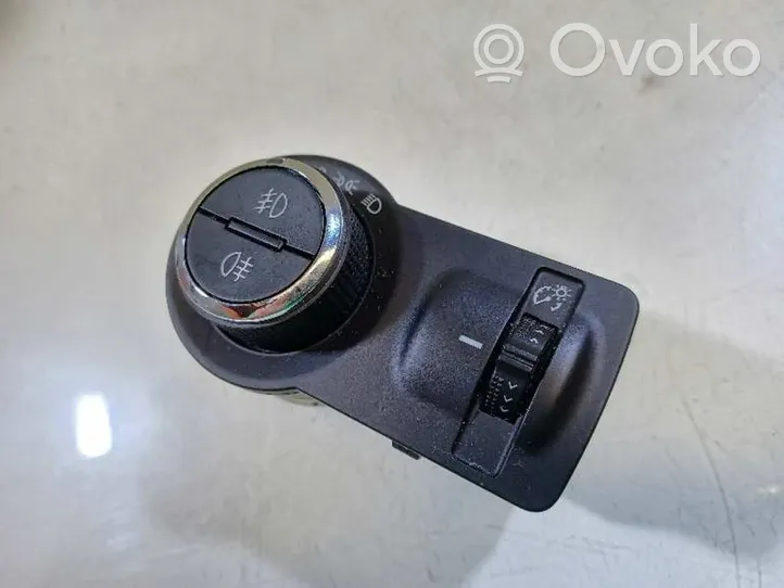 Opel Mokka Interrupteur d'éclairage de la cabine dans le panneau 10026916