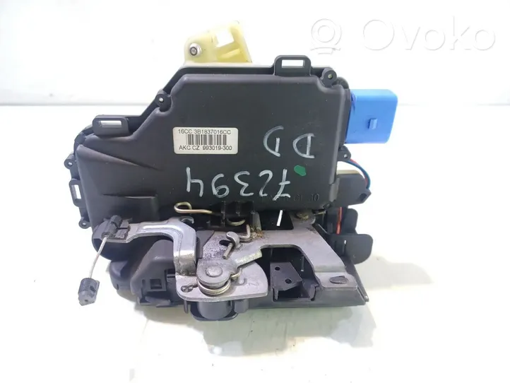 Volkswagen Multivan T5 Front door lock 7E1837016A