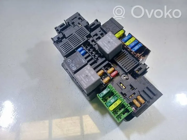 Mercedes-Benz E AMG W210 Module de fusibles A2139062202