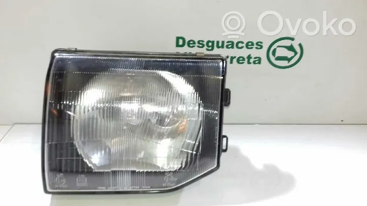 Mitsubishi Montero Lampa przednia 