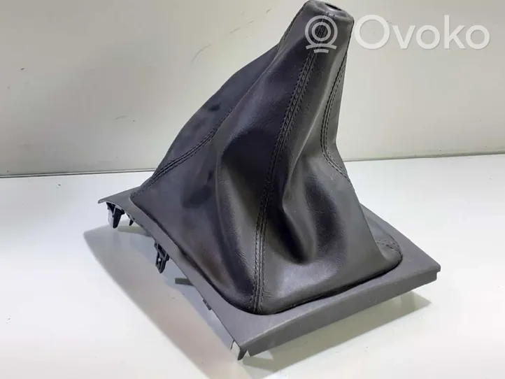 Mitsubishi L300, Cosmos Rivestimento in plastica cornice della leva del cambio 