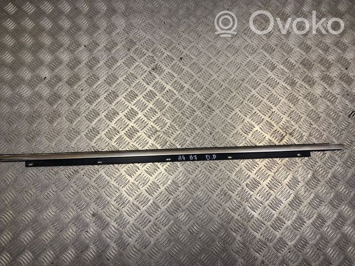 Audi A4 S4 B7 8E 8H Rivestimento modanatura del vetro della portiera anteriore 8E0853284B