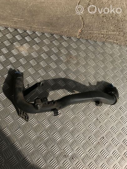 Volkswagen PASSAT B5.5 Tube d'admission de tuyau de refroidisseur intermédiaire 8D0145840S